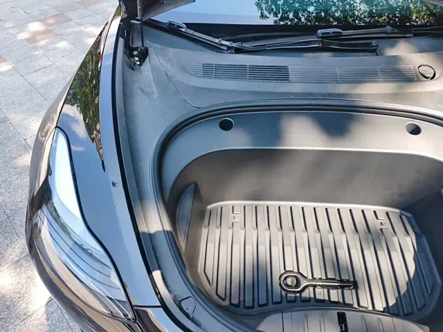 Tesla Model 3 — Фото автомобиля 21