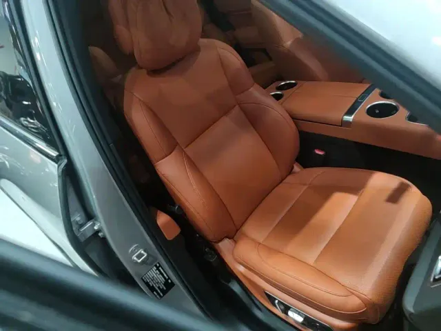 Li Auto L8 — Фото автомобиля 24