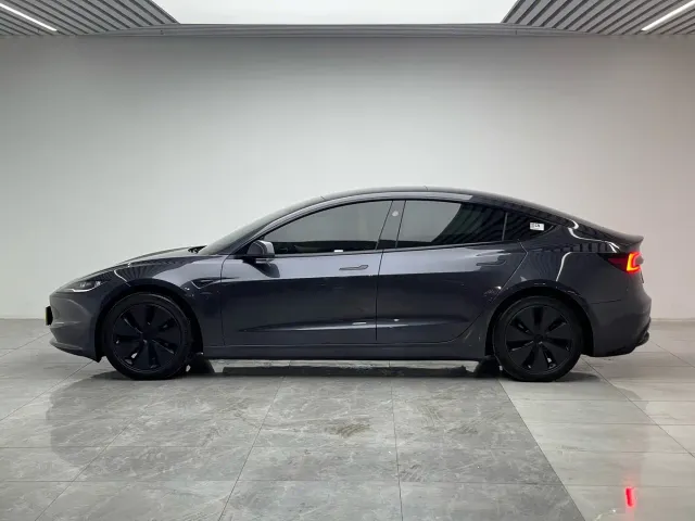 Tesla Model 3 — Фото автомобиля 7