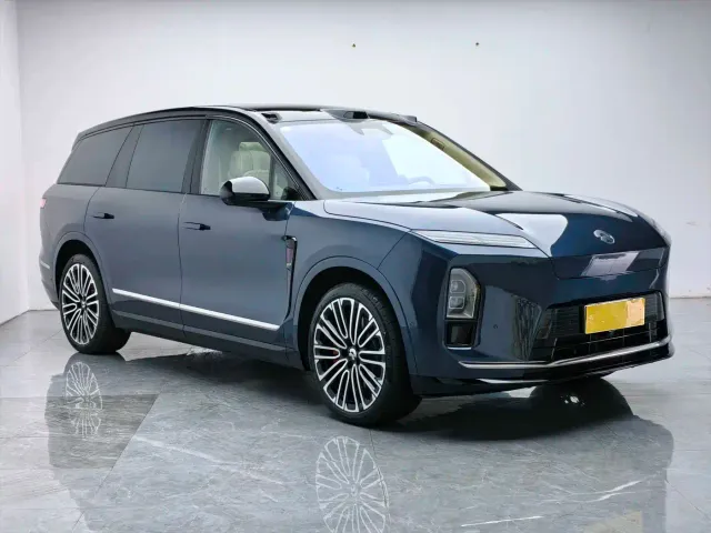 Nio ES8 — Фото автомобиля 8
