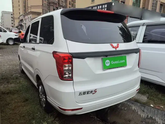 Wuling Hongguang — Фото автомобиля 4