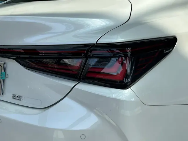 Lexus ES — Фото автомобиля 23