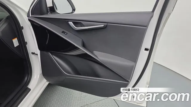 Kia Niro — Фото автомобиля 13