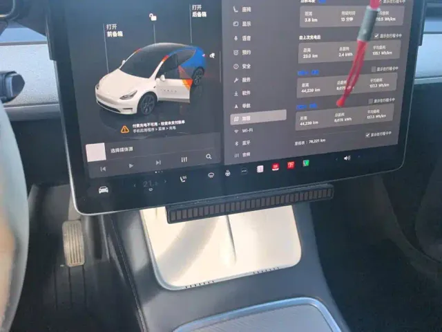Tesla Model Y — Фото автомобиля 13