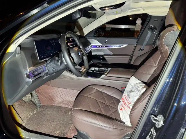 BMW 7 Series — Фото автомобиля 5