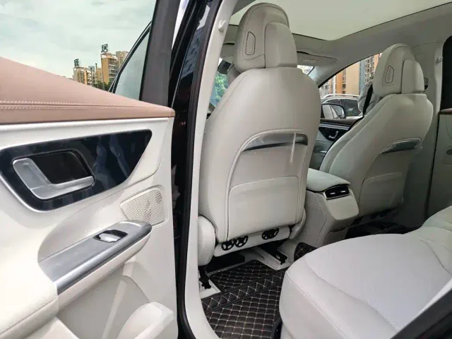 Mercedes-Benz EQE SUV — Фото автомобиля 12