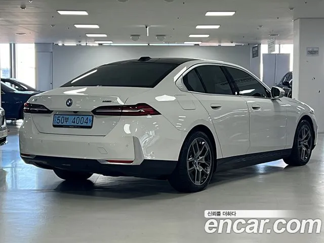 BMW i5 G60 — Фото автомобиля 2