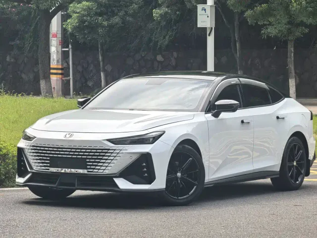 Фотография автомобиля — Changan UNI-V