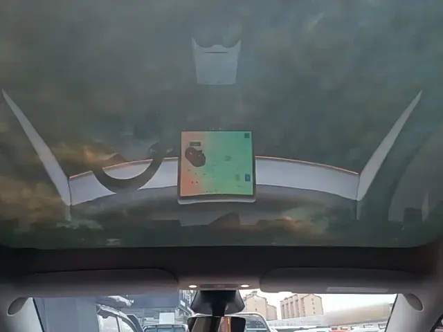 Tesla Model Y — Фото автомобиля 17