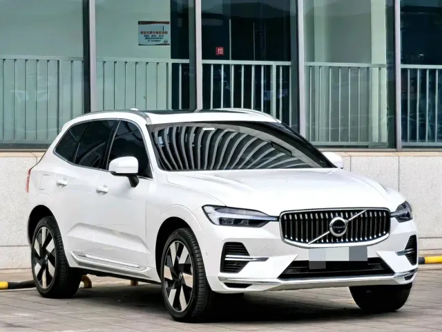 Volvo XC60 — Фото автомобиля 3