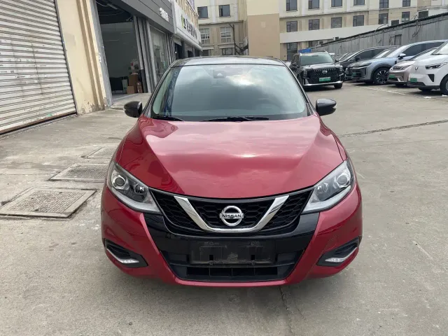 Nissan Tiida — Фото автомобиля 2