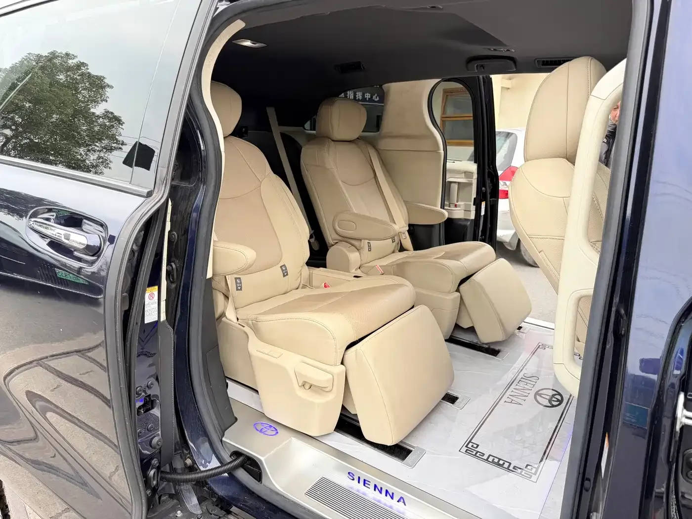 Toyota Toyota Sienna 2021 2.5L Hybrid Premium Edition — Фото автомобиля 5