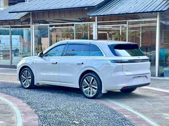 Li Auto L6 — Фото автомобиля 13