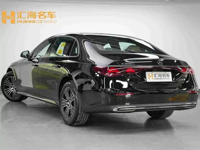 Mercedes-Benz E-Class — Фото автомобиля 4