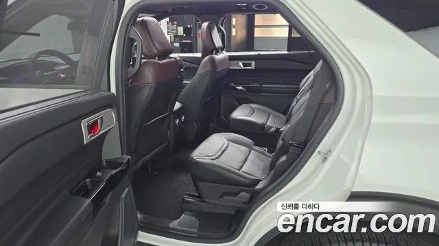 Ford Explorer Explorer 6 поколение 3.0 Platinum 4WD — Фото автомобиля 9