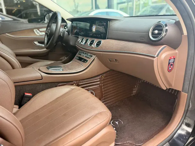 Mercedes-Benz E-Class — Фото автомобиля 22