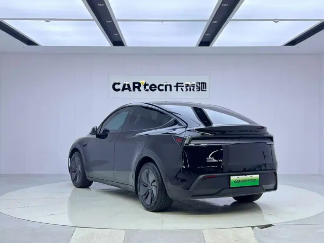Tesla Model Y — Фото автомобиля 3