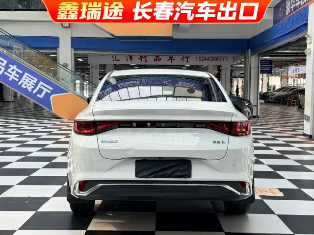 Geely Emgrand L — Фото автомобиля 5