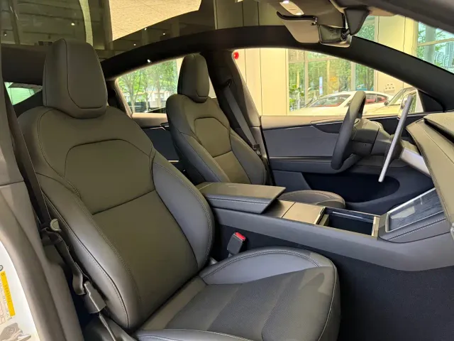 Tesla Model Y — Фото автомобиля 10