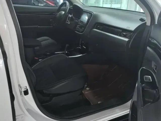 Mitsubishi Outlander — Фото автомобиля 8