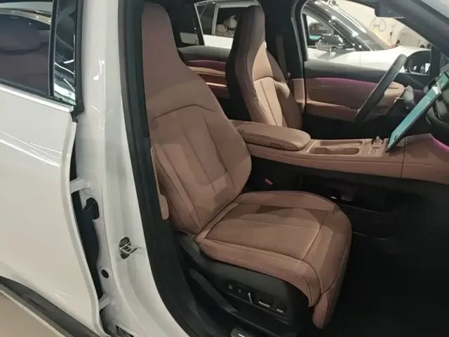 Nio EC6 — Фото автомобиля 24