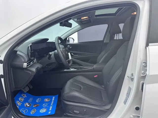 Hyundai Elantra — Фото автомобиля 10