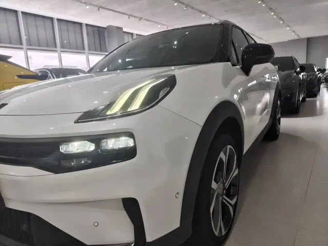 Lynk & Co 06 — Фото автомобиля 18