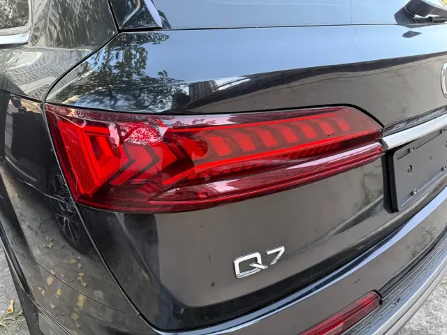 Audi Q7 — Фото автомобиля 12