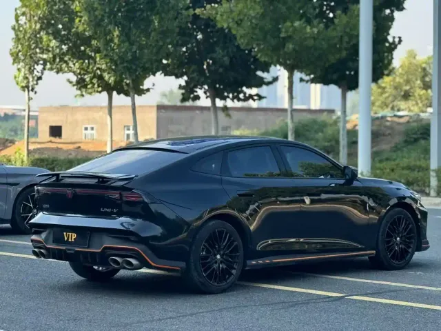 Changan Changan UNI-V 2025 1.5T Sport Edition — Фото автомобиля 9