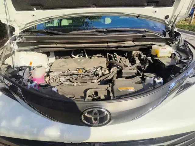 Toyota Sienna — Фото автомобиля 9