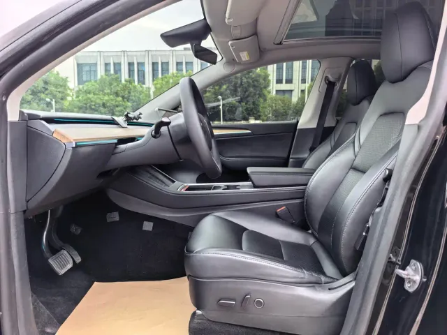 Tesla Model Y — Фото автомобиля 7