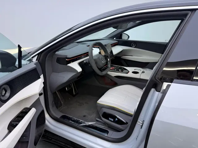 Lotus Emeya — Фото автомобиля 9