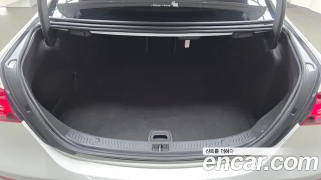 Mercedes-Benz E-Class — Фото автомобиля 20