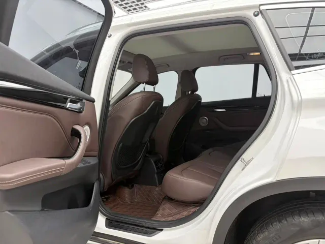 BMW X1 — Фото автомобиля 11