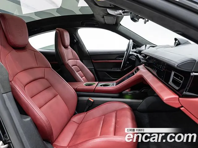 Porsche Taycan — Фото автомобиля 14