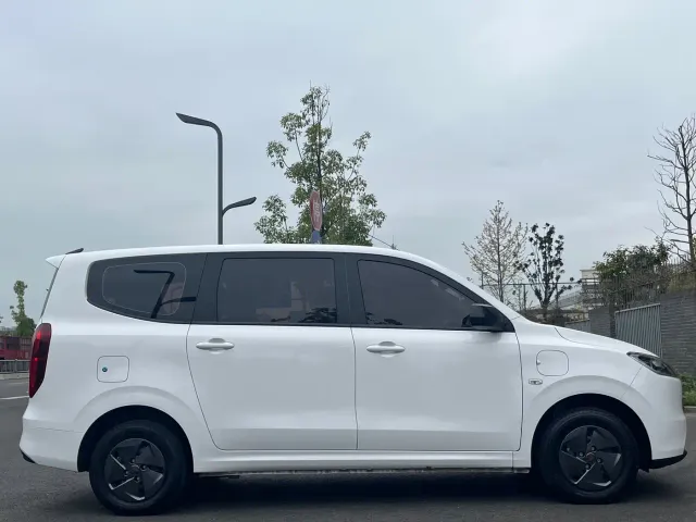 Wuling Hongguang — Фото автомобиля 8