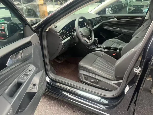 Volkswagen Passat — Фото автомобиля 7
