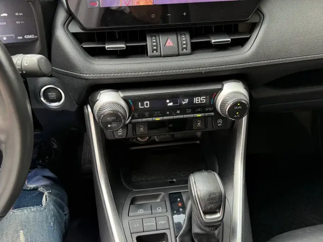 Toyota RAV4 — Фото автомобиля 8