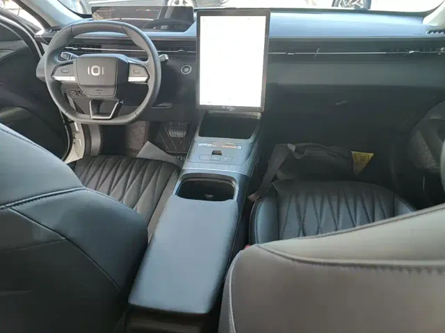 Changan Qiyuan A05 — Фото автомобиля 9
