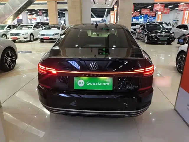 Volkswagen Passat — Фото автомобиля 3