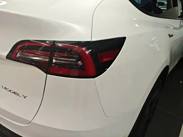 Tesla Model Y — Фото автомобиля 7