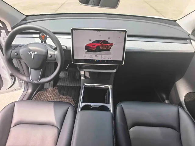 Tesla Model Y — Фото автомобиля 5