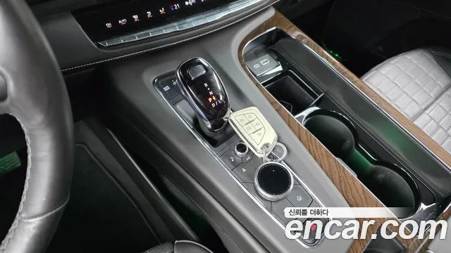 Cadillac Escalade — Фото автомобиля 12