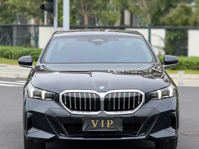 BMW 5 Series — Фото автомобиля 2