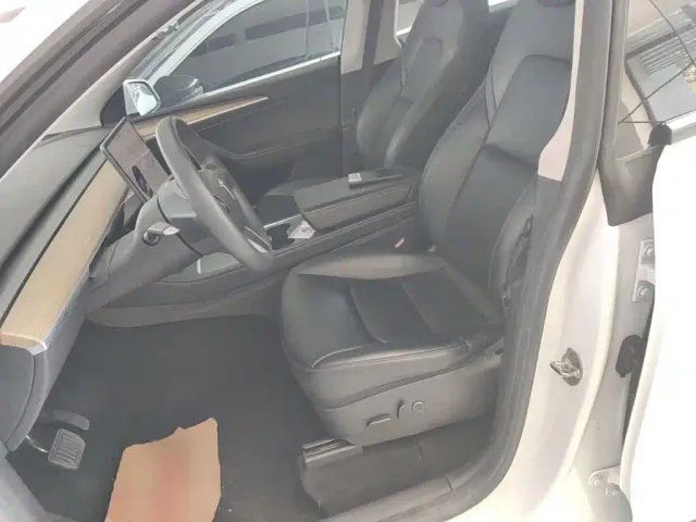 Tesla Model Y — Фото автомобиля 10