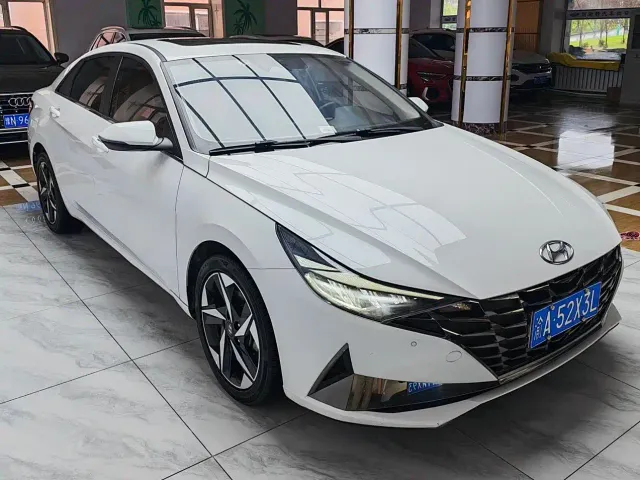Hyundai Elantra — Фото автомобиля 3