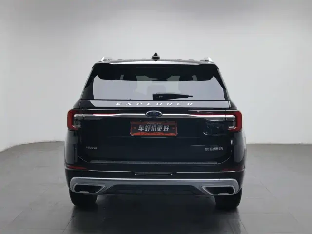 Ford Explorer — Фото автомобиля 4