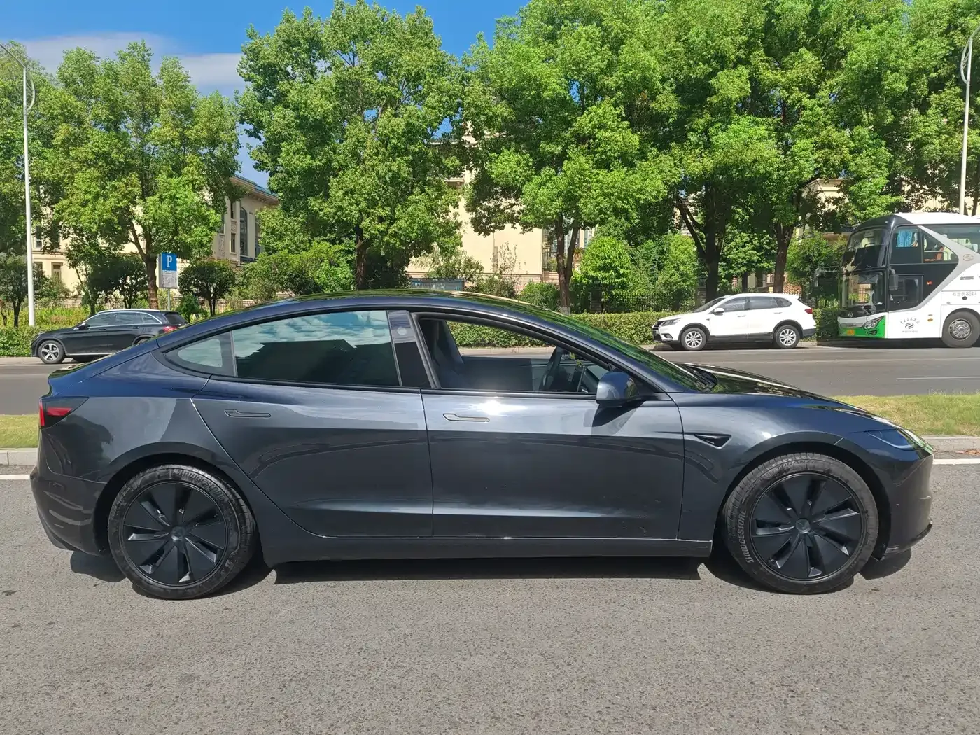 Tesla Model 3 2025 Model Rear-Wheel Drive Edition — Фото автомобиля 22