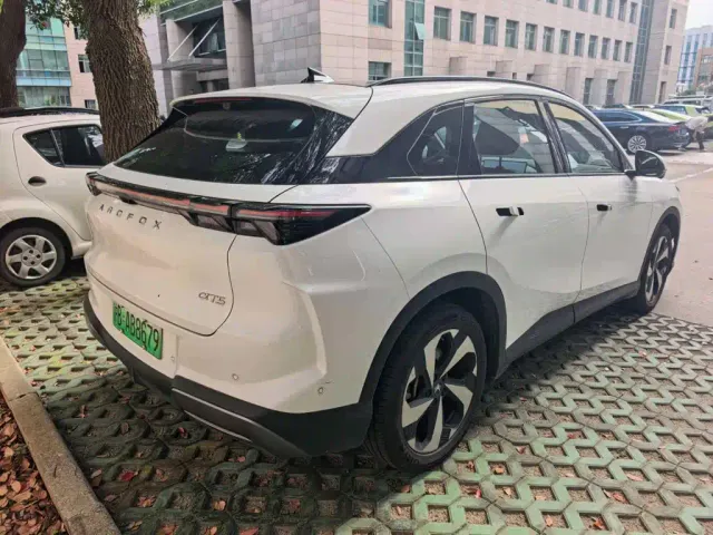 Arcfox Alpha T5 — Фото автомобиля 5