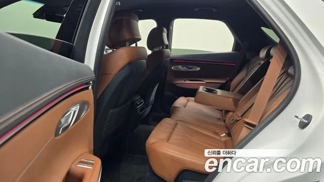 Genesis GV70 — Фото автомобиля 18